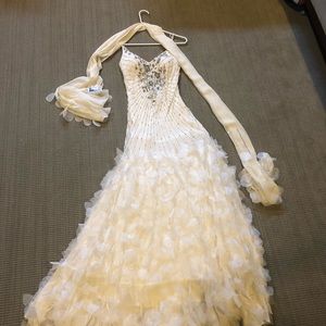 Never been worn gown, brand new.